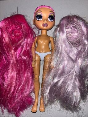 Rainbow High Avery Styles doll and two wigs lilac and hot pink